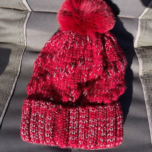 NWT Nike beanie hat w Pom Pom (red) - Picture 2 of 2